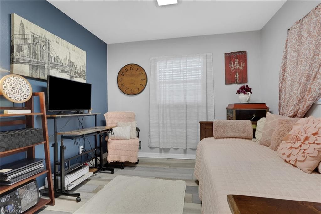 12207 De Moya DR-15