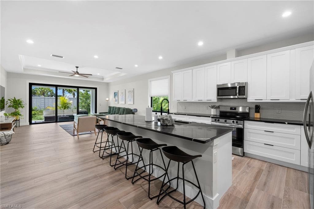 3032 Woodside AVE-3