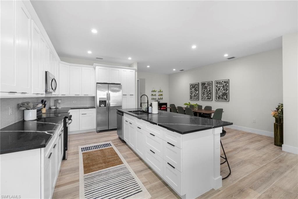 3032 Woodside AVE-14