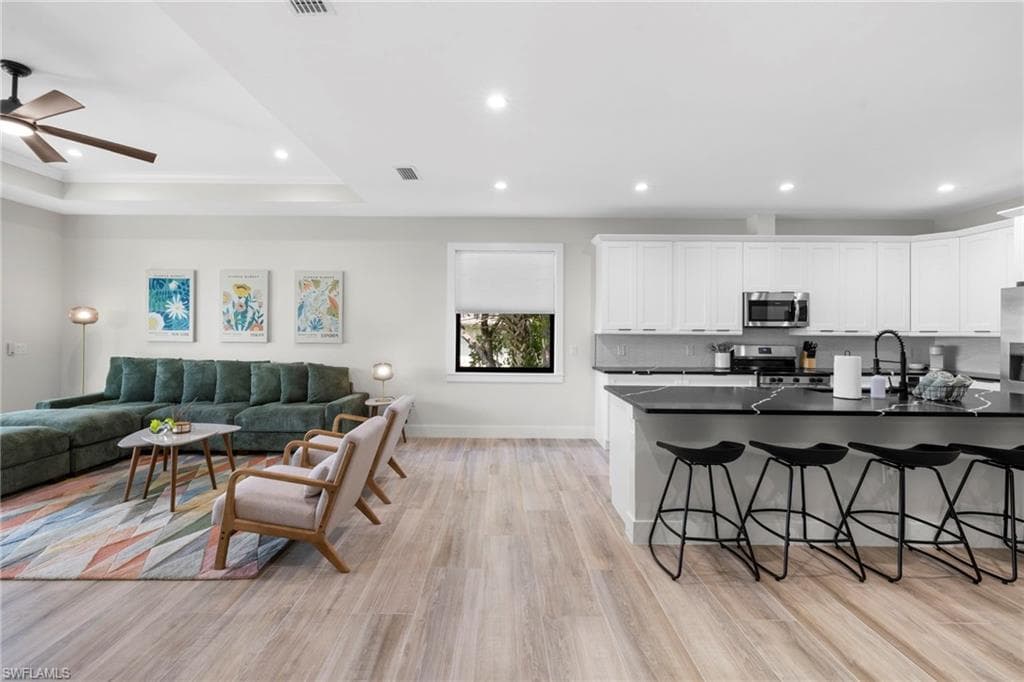 3032 Woodside AVE-7