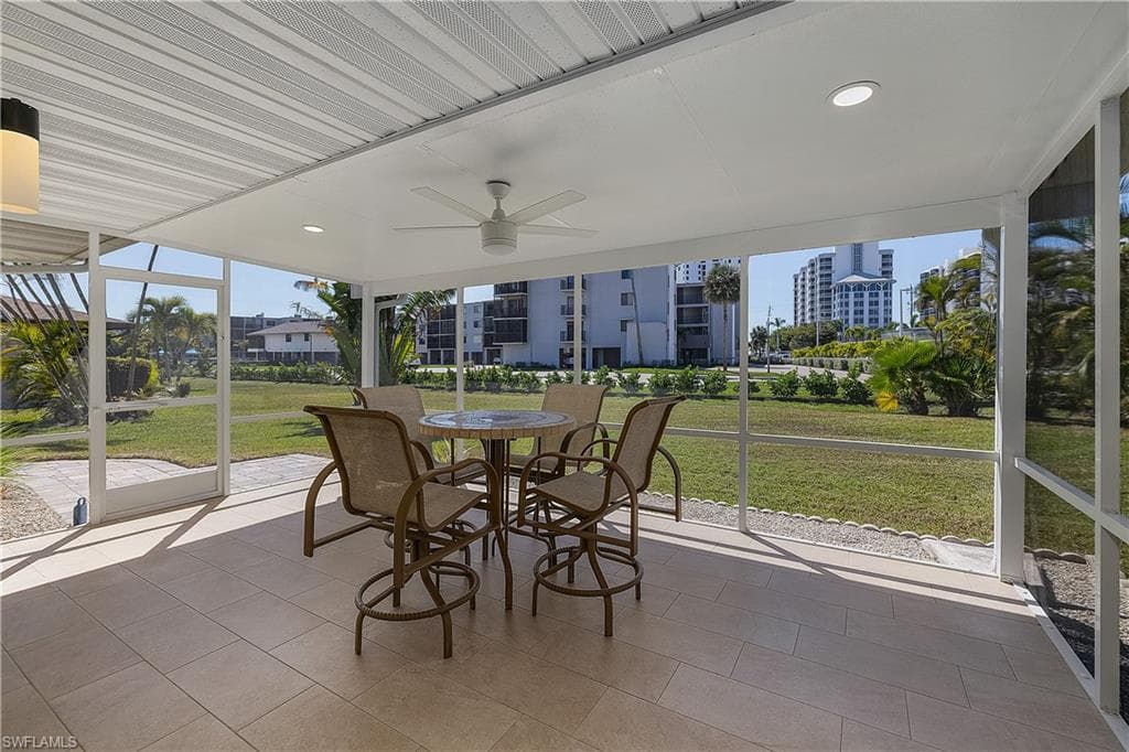 2 Fairview BLVD-17