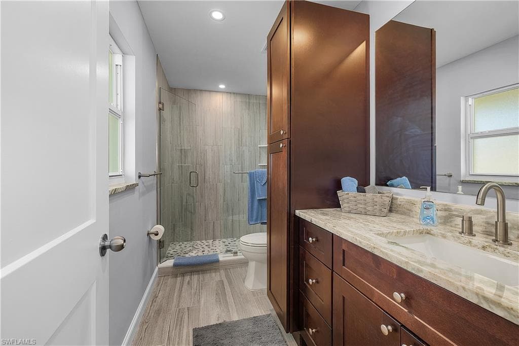 2 Fairview BLVD-14