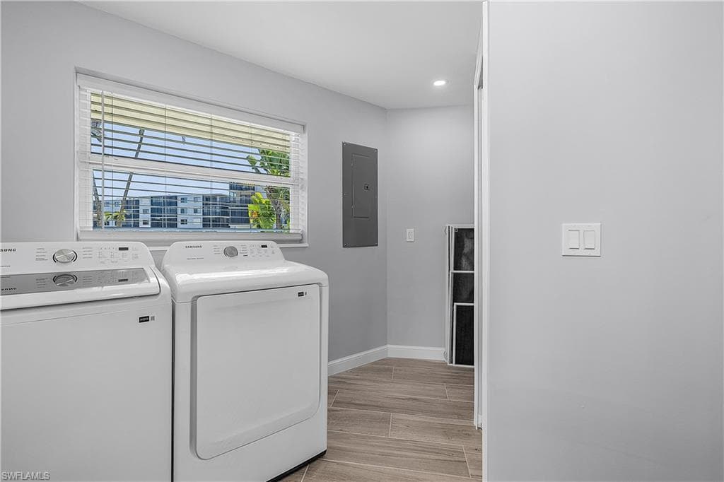 2 Fairview BLVD-18