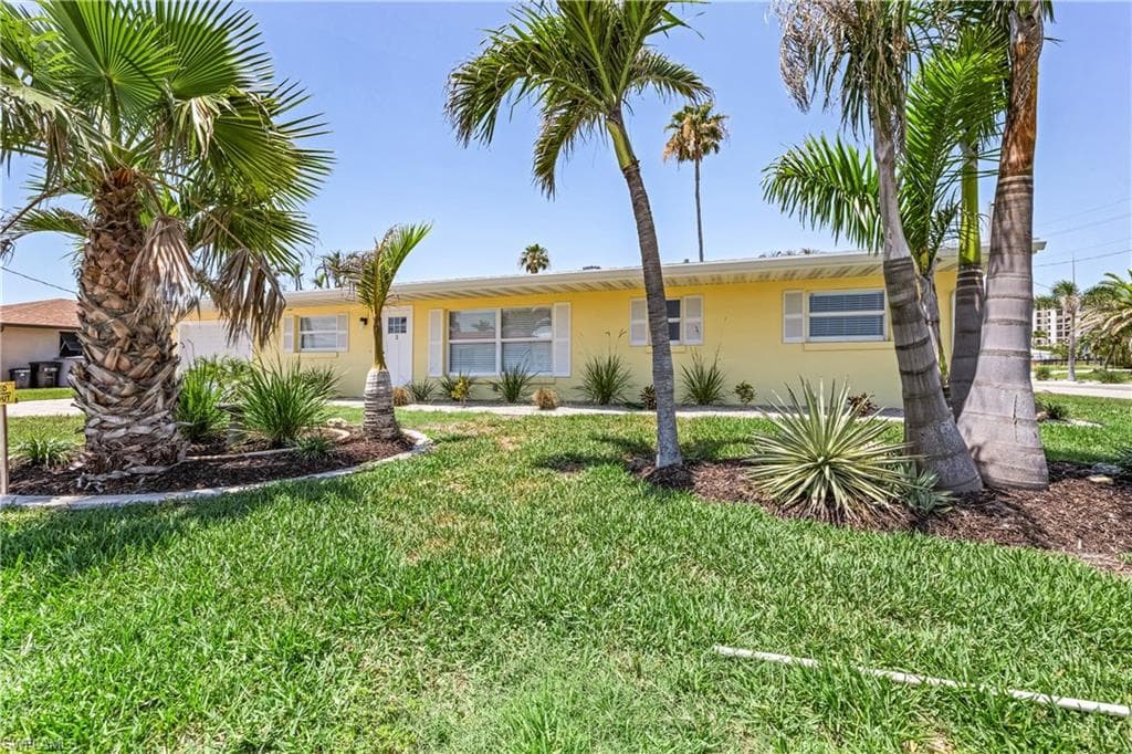 2 Fairview BLVD-19