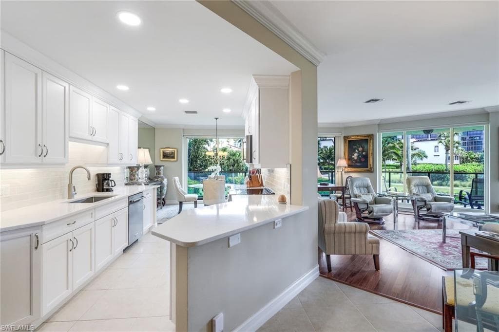 4901 Gulf Shore BLVD N 104-3