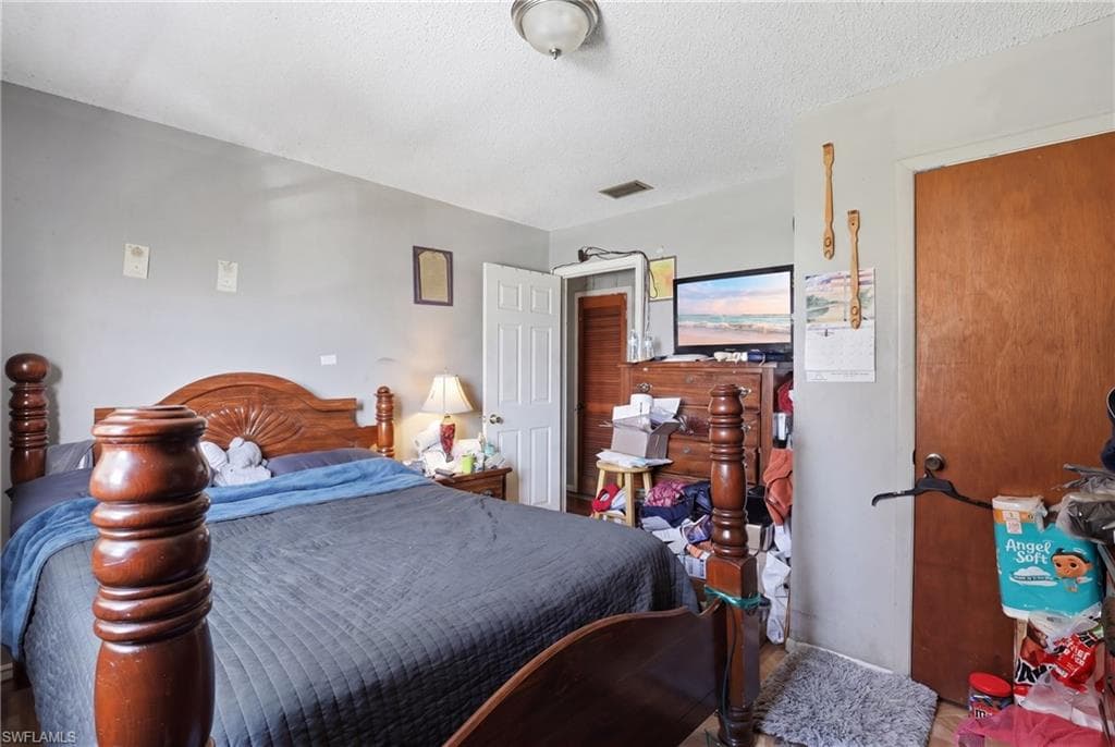 1132 Mississippi AVE-18