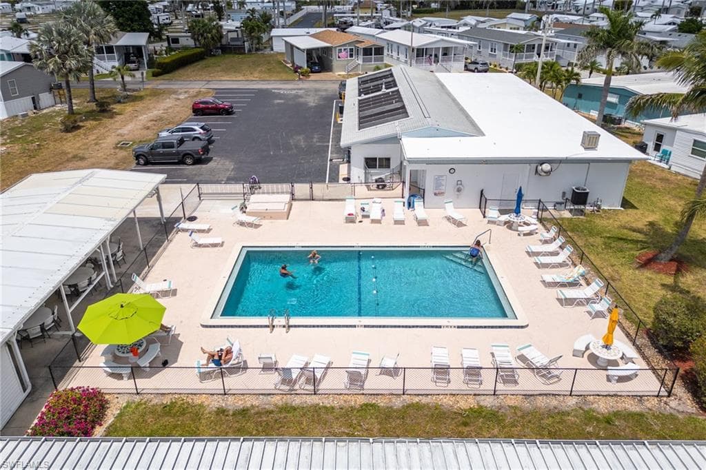 101 Elise DR-27