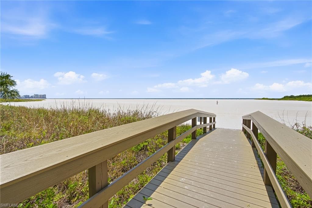 320 Seaview CT 2-805-18