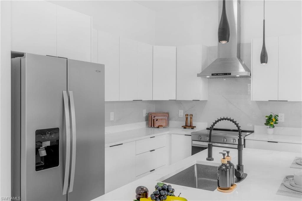 8005 Sunrise CIR-11
