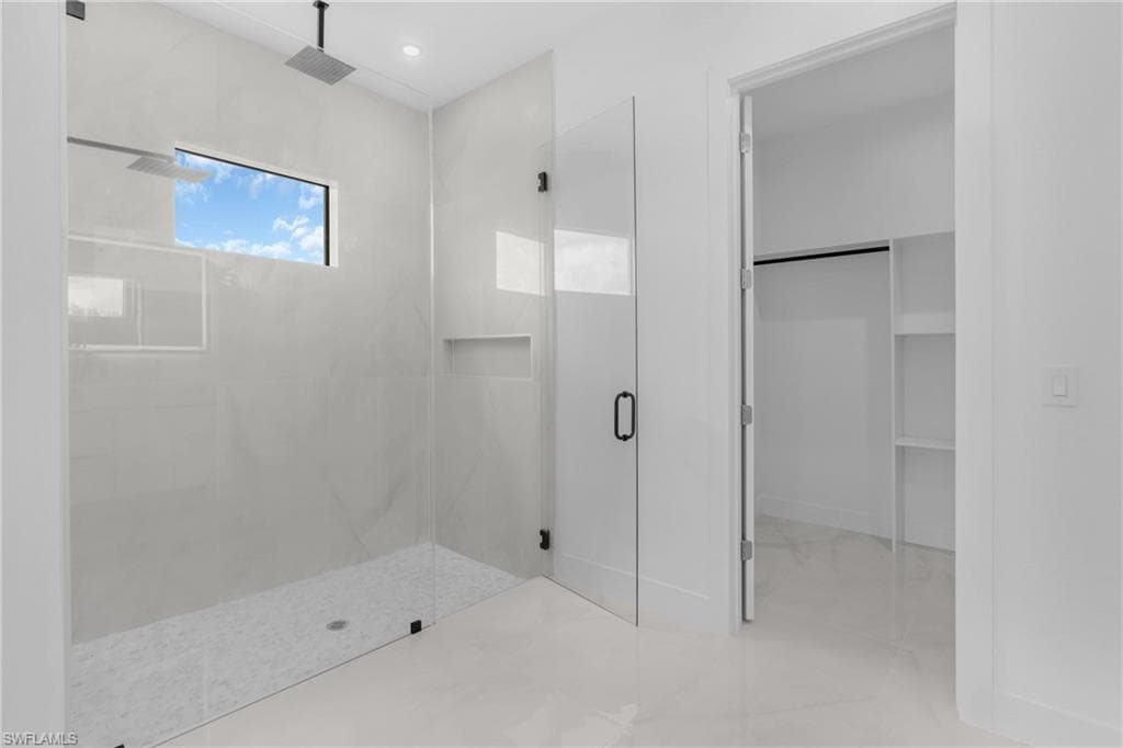8005 Sunrise CIR-38