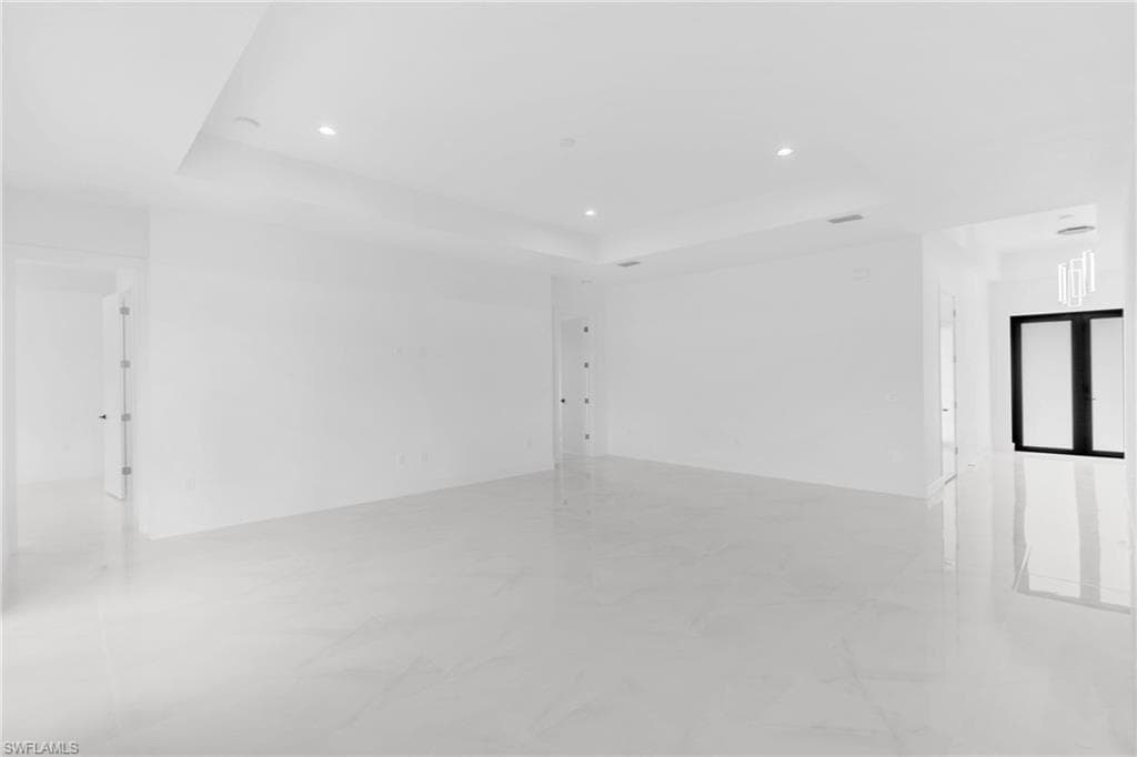 8005 Sunrise CIR-14