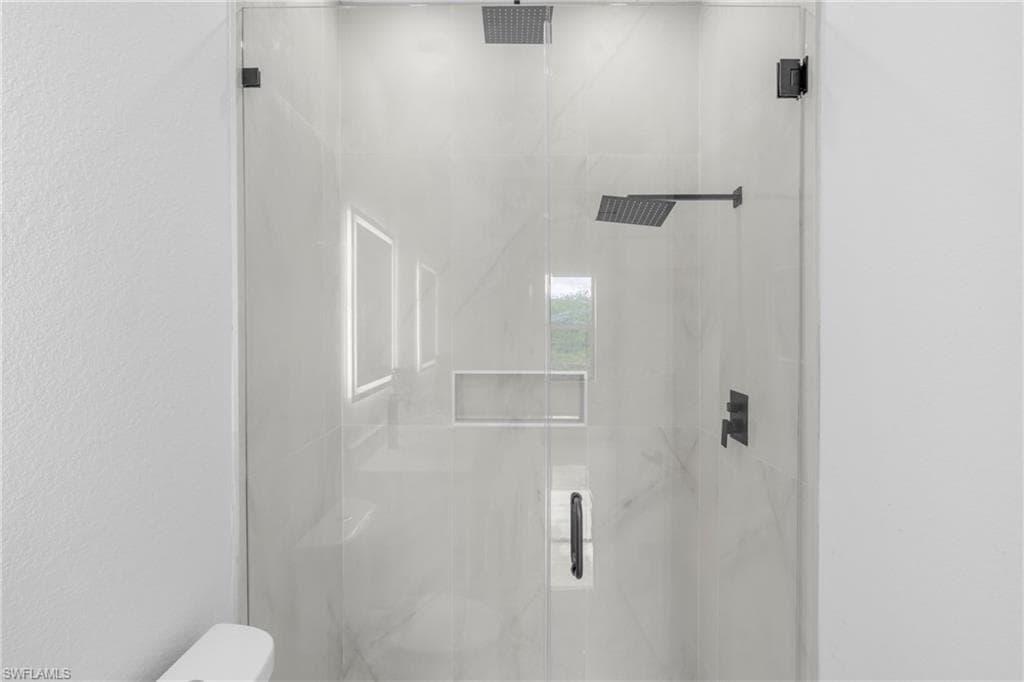 8005 Sunrise CIR-34