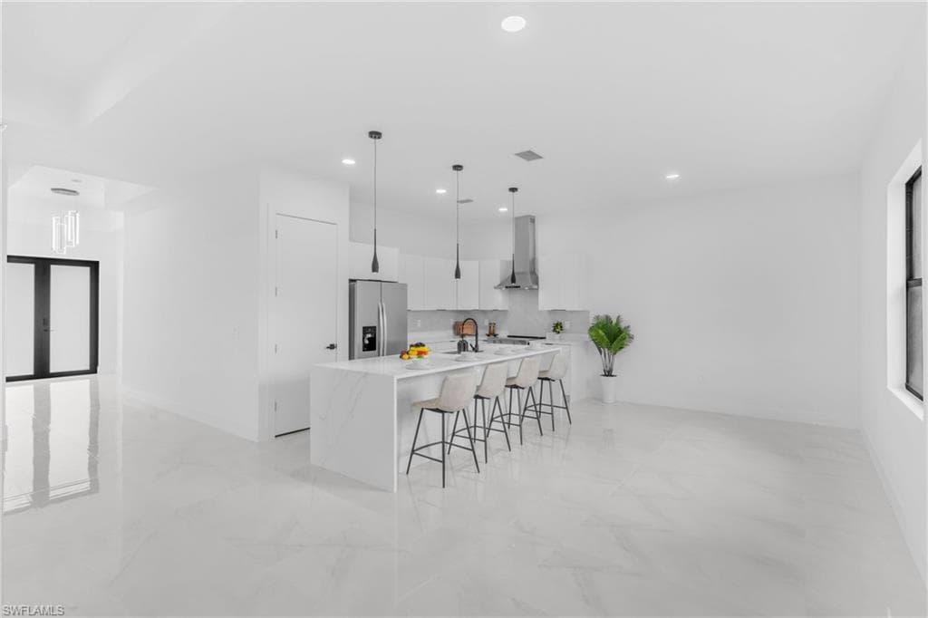 8005 Sunrise CIR-8