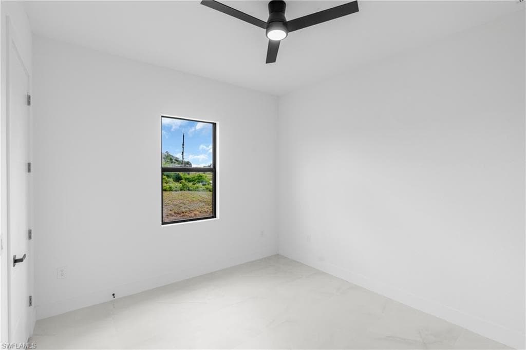 8005 Sunrise CIR-29