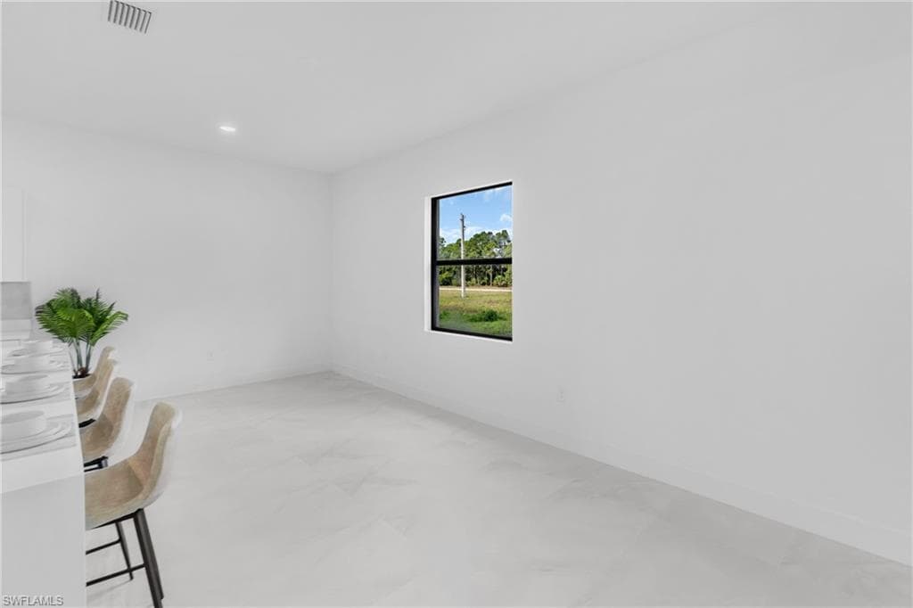8005 Sunrise CIR-12