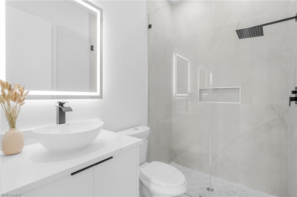 8005 Sunrise CIR-33