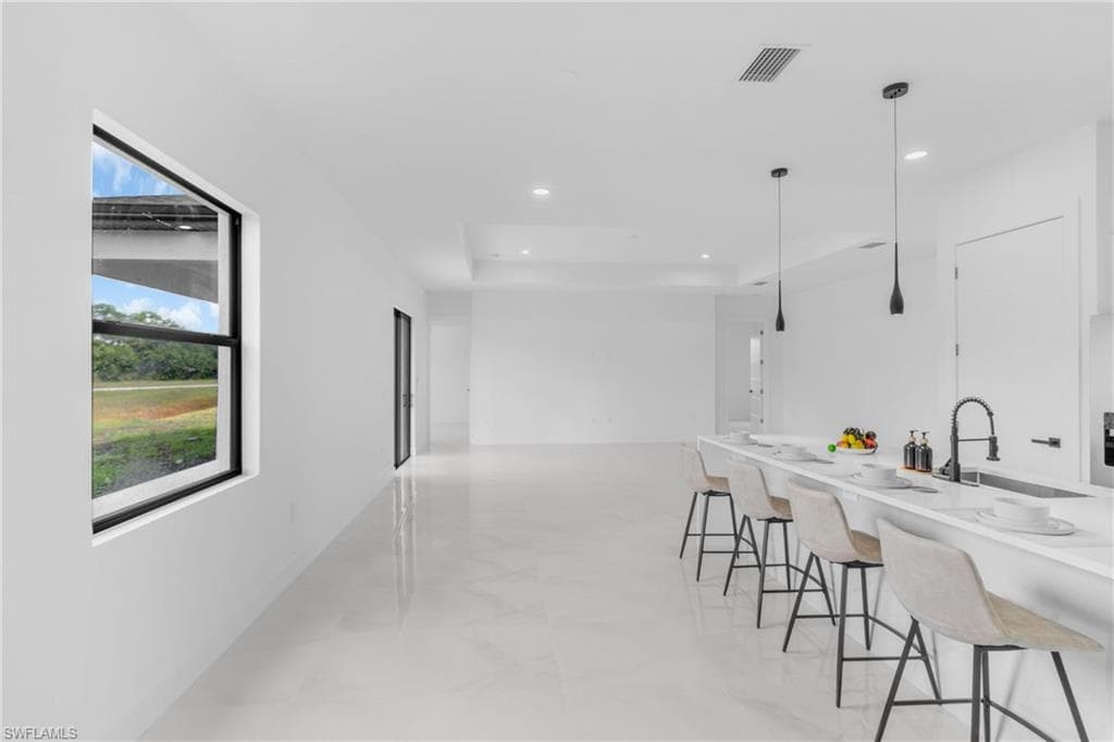 8005 Sunrise CIR-13