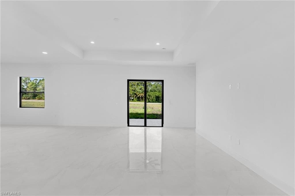 8005 Sunrise CIR-16