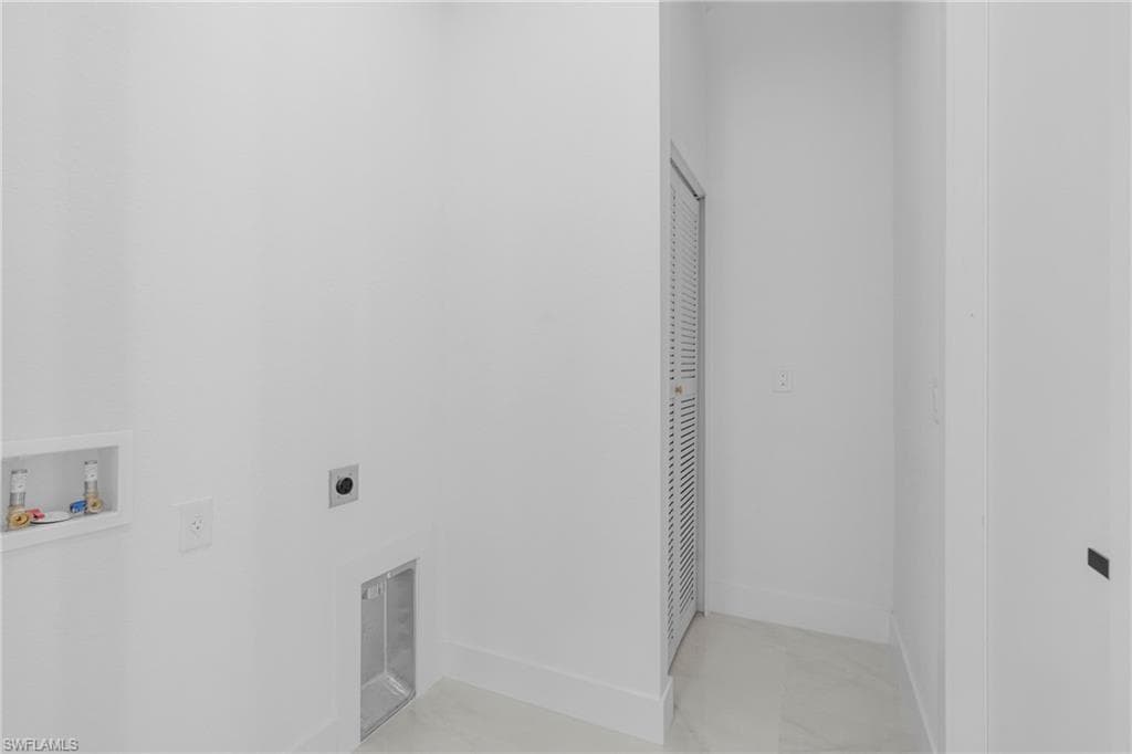 8005 Sunrise CIR-27
