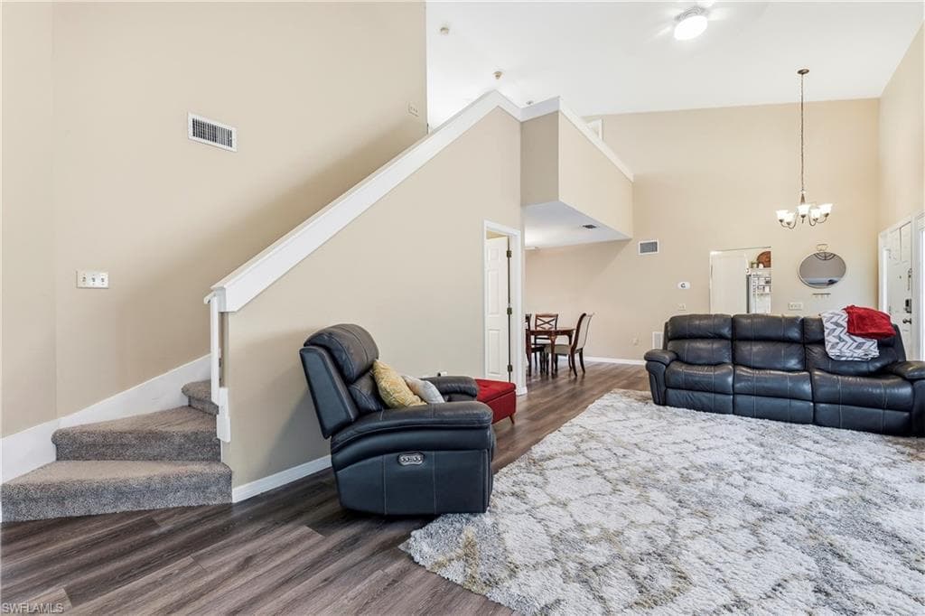 2825 La Cita LN-33