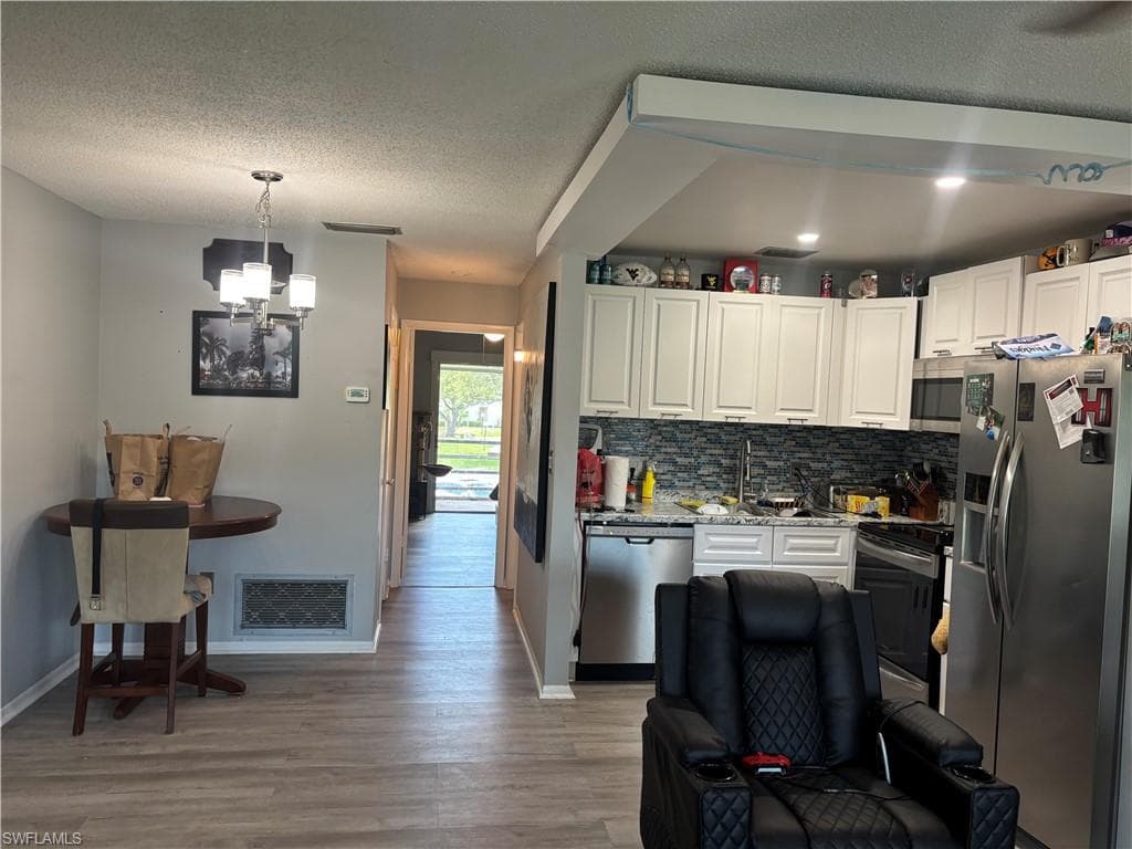 11 Vista Palm LN 204-5
