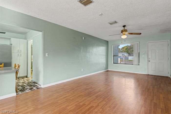 7090 Scott ST-12
