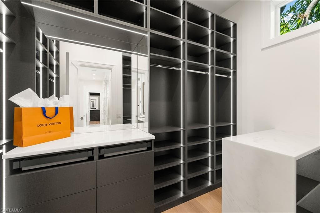 3455 Gin LN-9