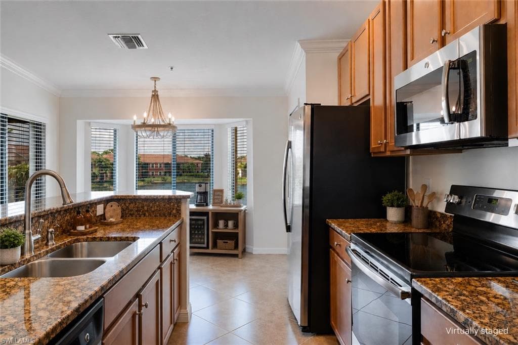13740 Julias WAY 623-12