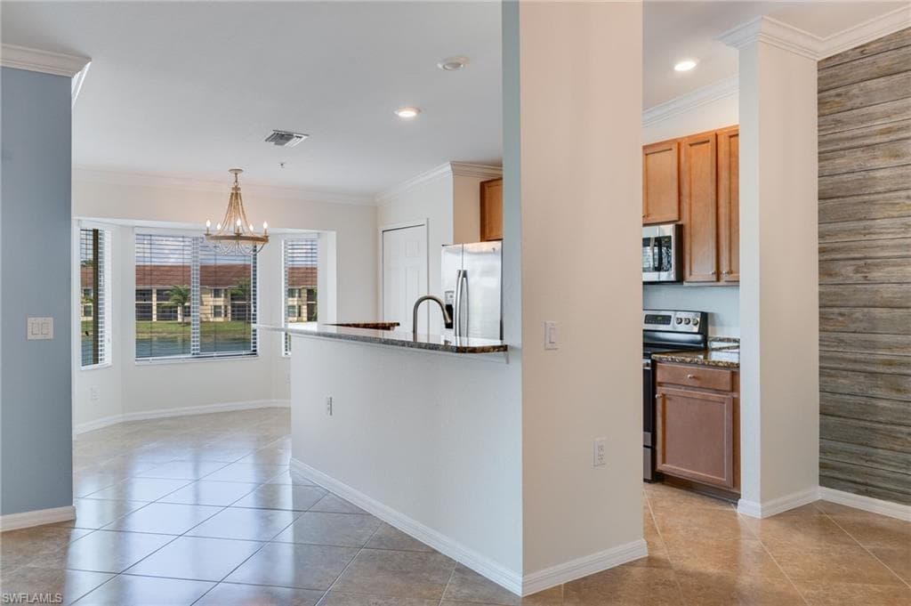 13740 Julias WAY 623-10