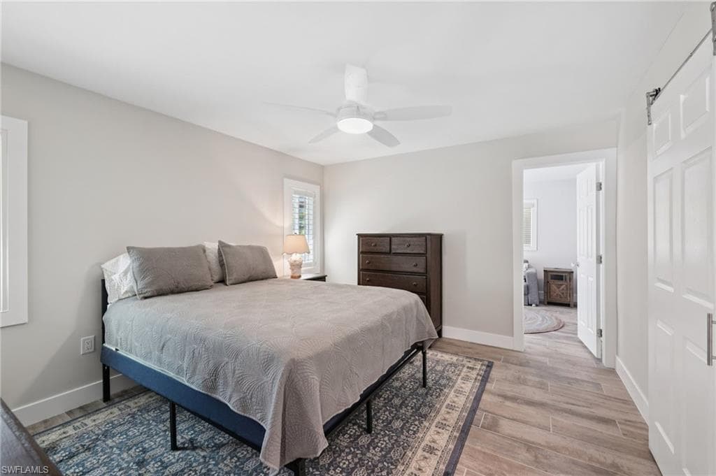 210 Hibiscus DR-21