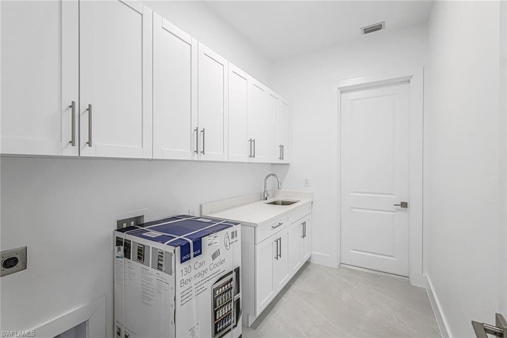 2840 Golden Gate BLVD W-28