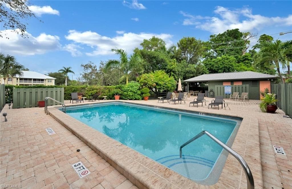 1245 Solana RD-19