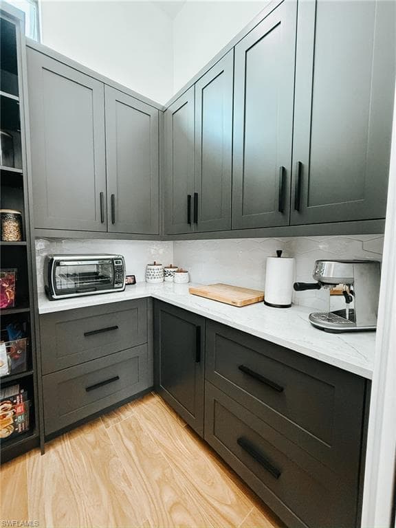 1702 Ludlow RD-23