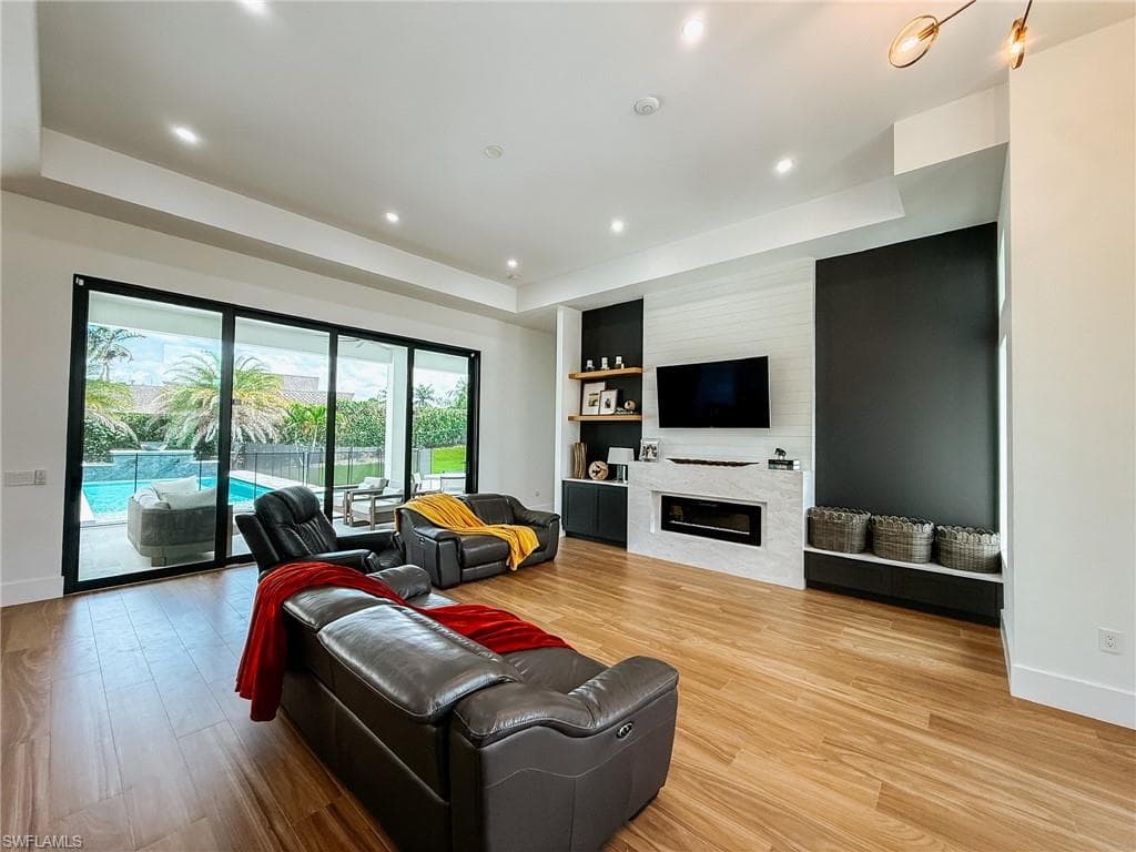 1702 Ludlow RD-13