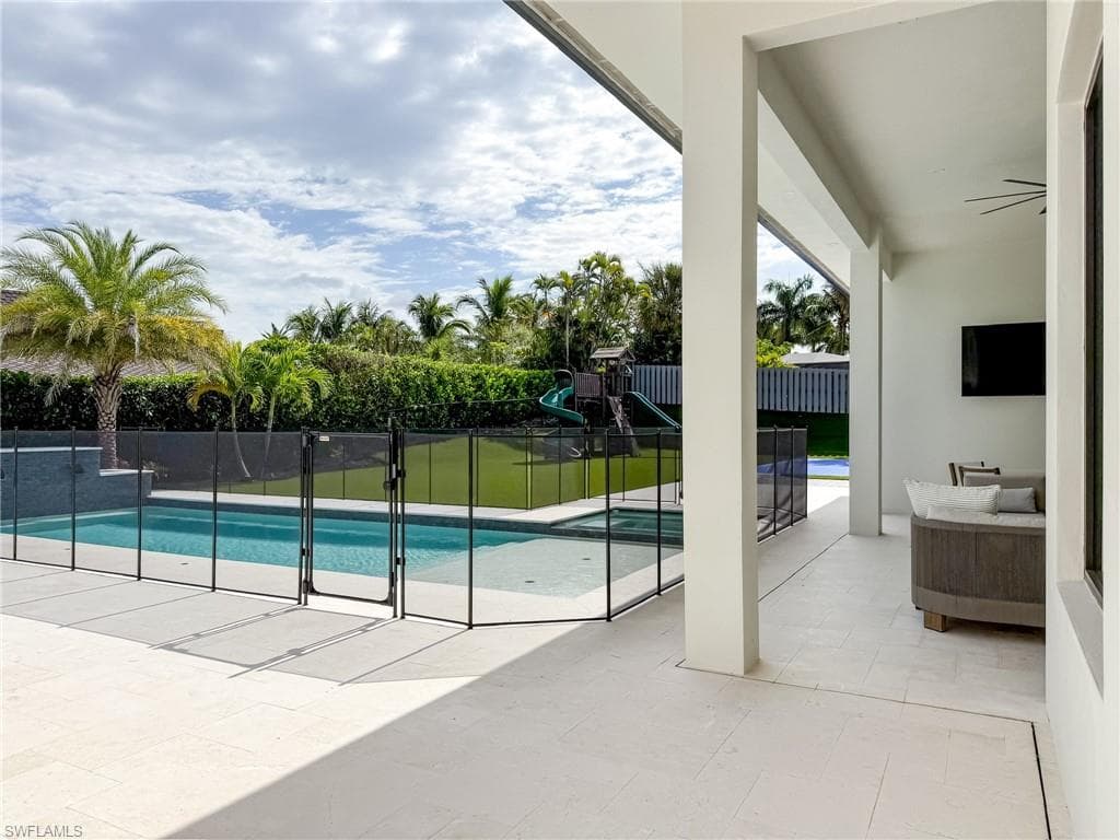 1702 Ludlow RD-43