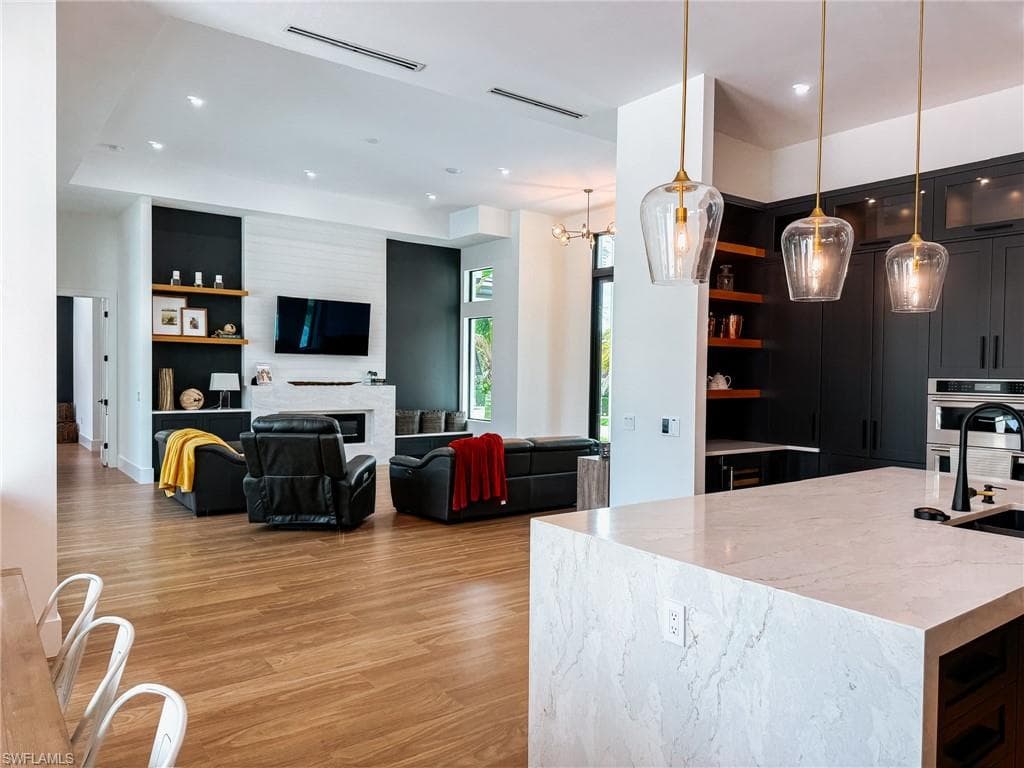 1702 Ludlow RD-12