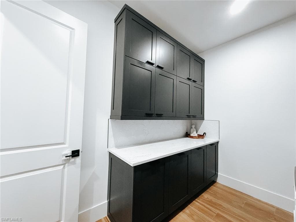 1702 Ludlow RD-39