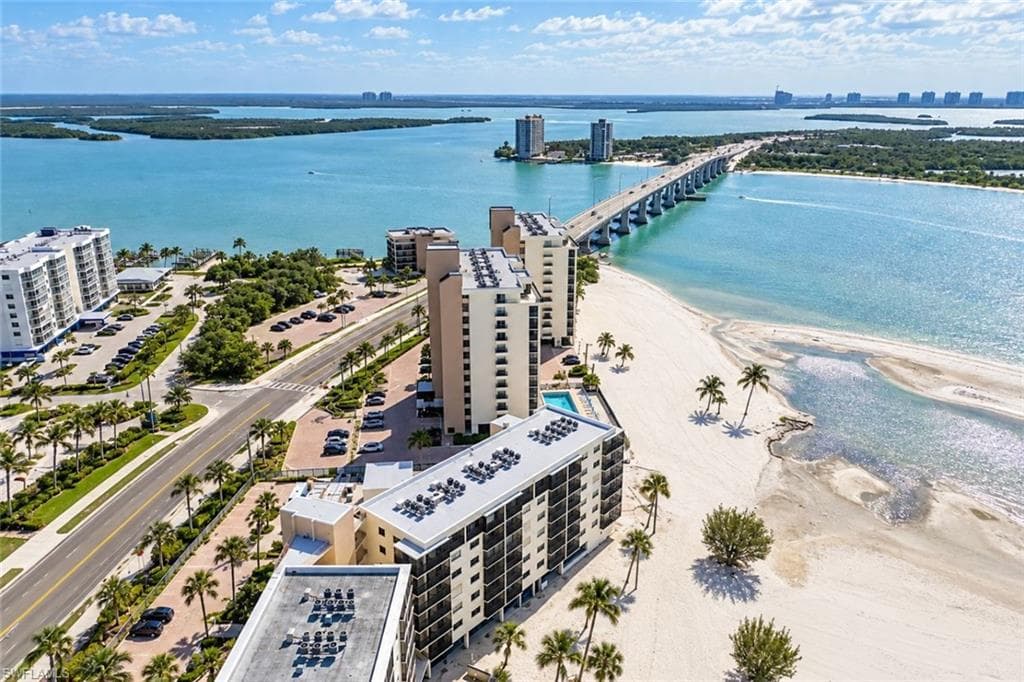 8400 Estero BLVD 903-2