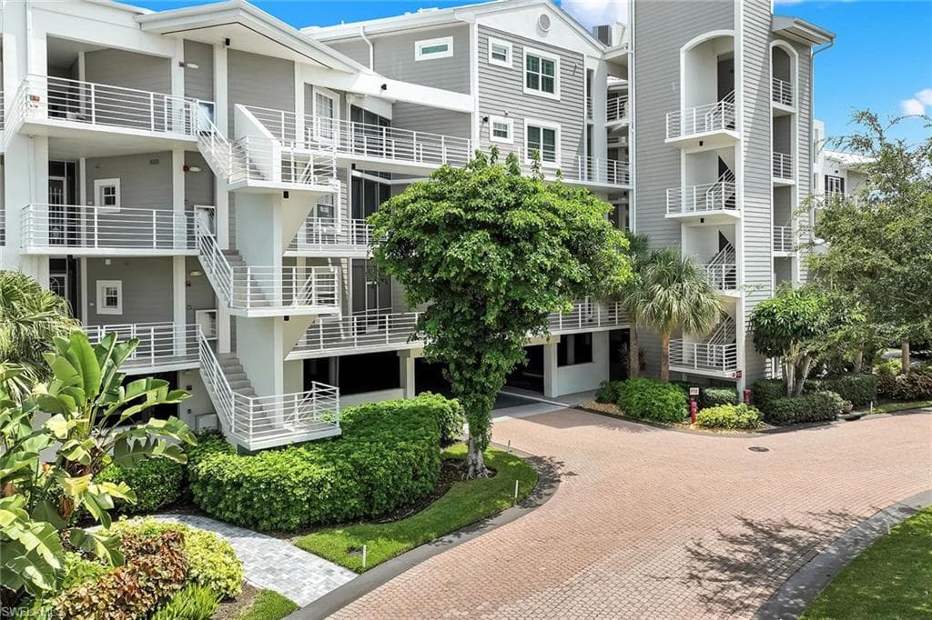 828 Hideaway CIR E 423-2