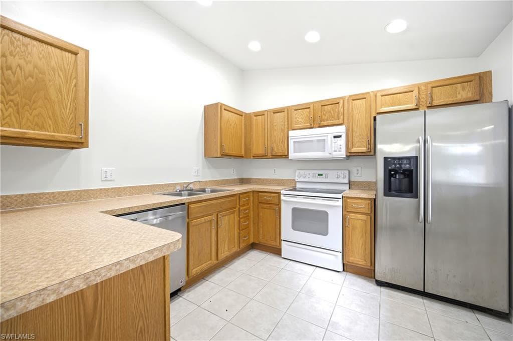 1800 Venice AVE N-9