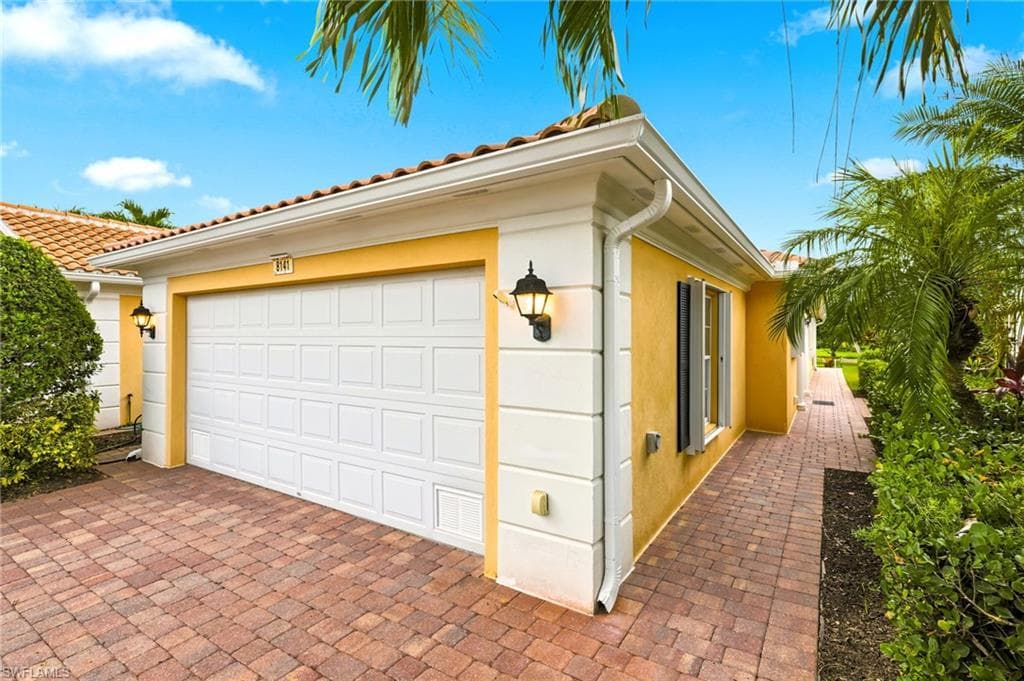 8141 Xenia LN-3