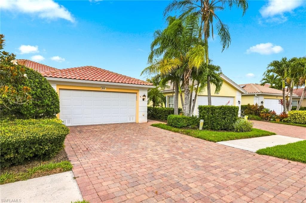 8141 Xenia LN-1