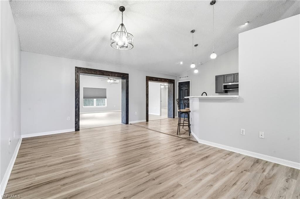 3088 WAINWRIGHT ST-23
