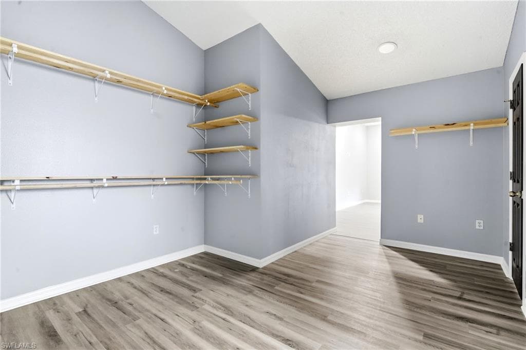 3088 WAINWRIGHT ST-47