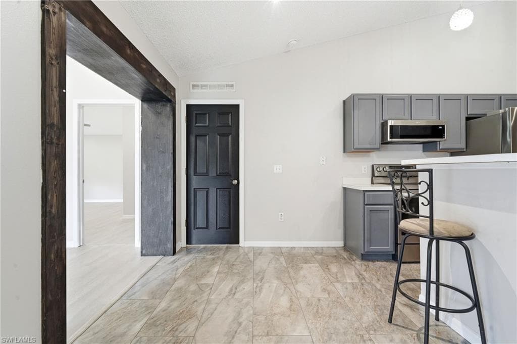 3088 WAINWRIGHT ST-26