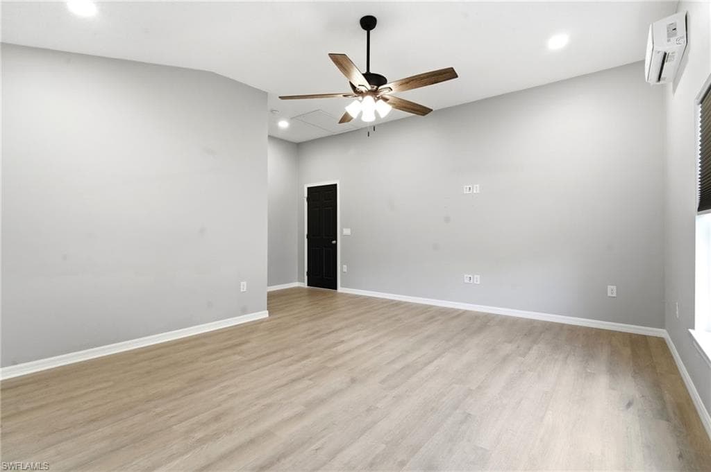3088 WAINWRIGHT ST-33