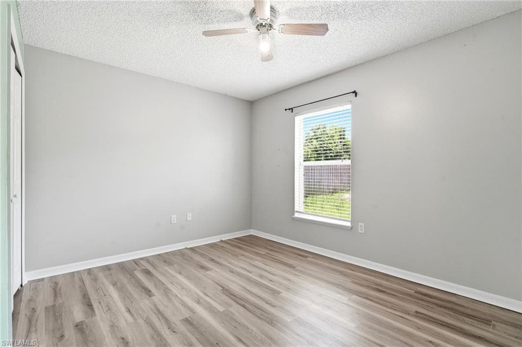 3088 WAINWRIGHT ST-41