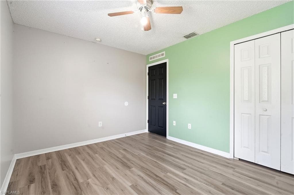 3088 WAINWRIGHT ST-44