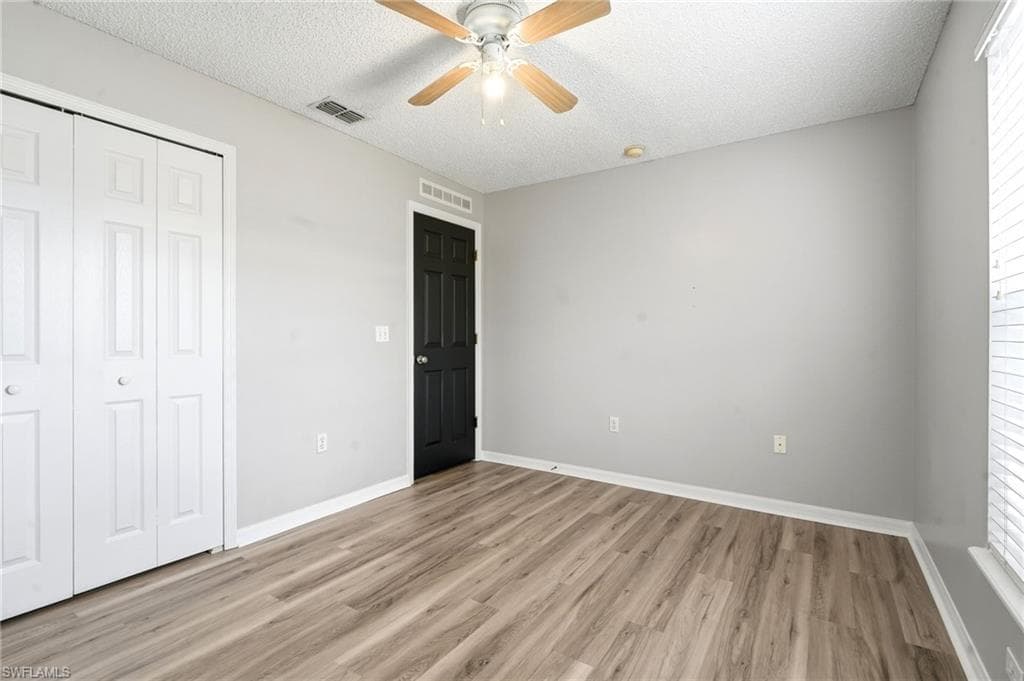 3088 WAINWRIGHT ST-39
