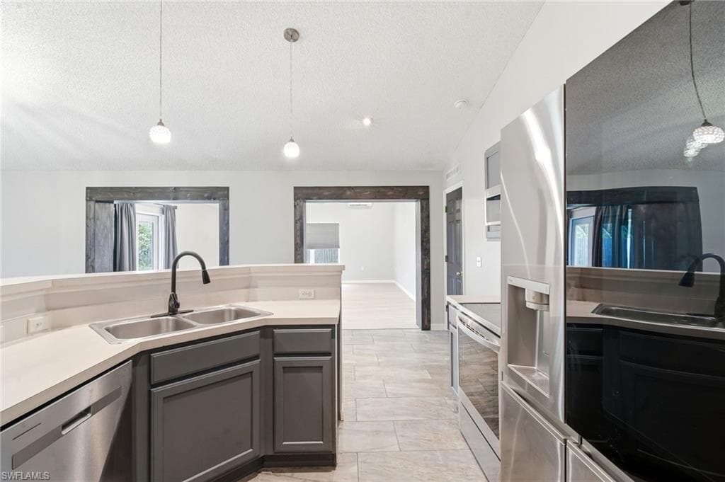 3088 WAINWRIGHT ST-29